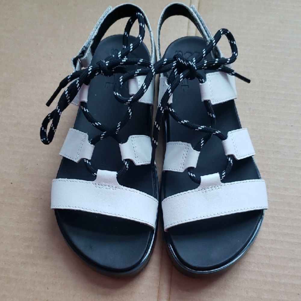 Sorel Strap Sandals Womens 6.5 Roaming White Black Gorpcore Hike Outdoor Beach